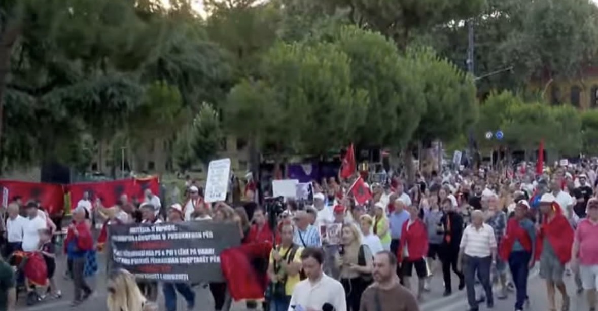 Dita e 30-të e protestës, qytetarët nisin marshimin drejt Kryeministrisë