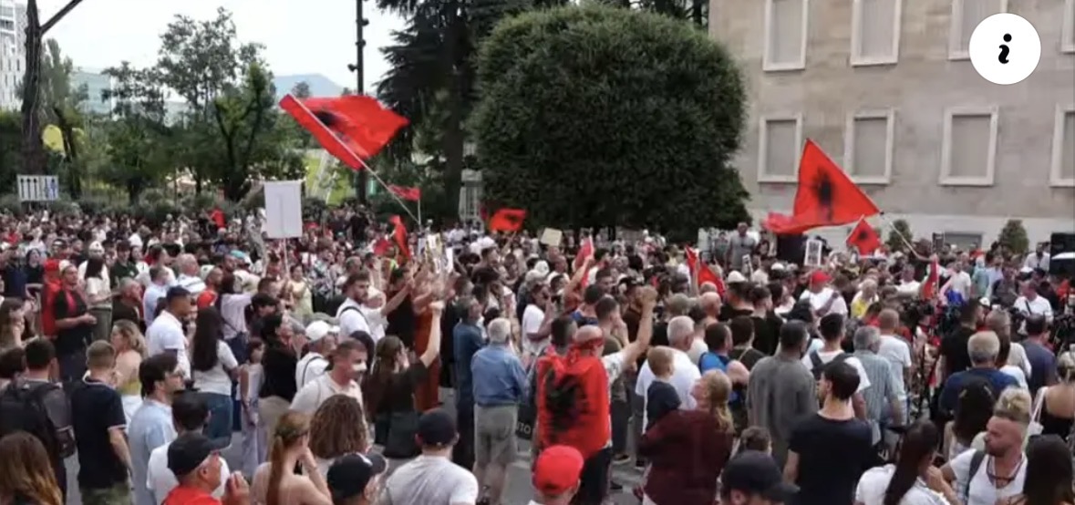 Dita e 31-të e protestës në Tiranë, qytetarët mblidhen sërish para Kryeministrisë