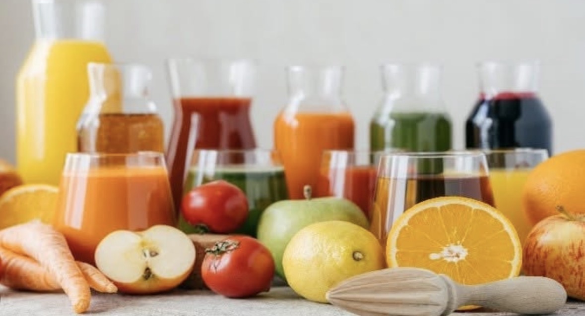 Studimi: Lëngu i frutave ndihmon dietën, por nuk zëvendëson frutat