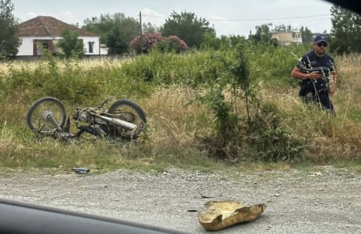 Aksident në aksin Laç-Patok, makina përplas për vdekje 37-vjeçarin me motor! Arrestohet shoferja