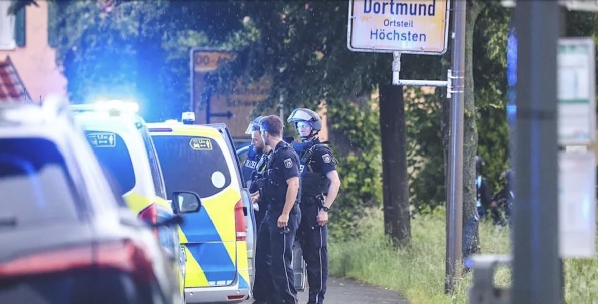 Alarm në Dortmund/ Një burrë mbyllet në apartament dhe dyshohet për pengmarrjen e dy të miturve 