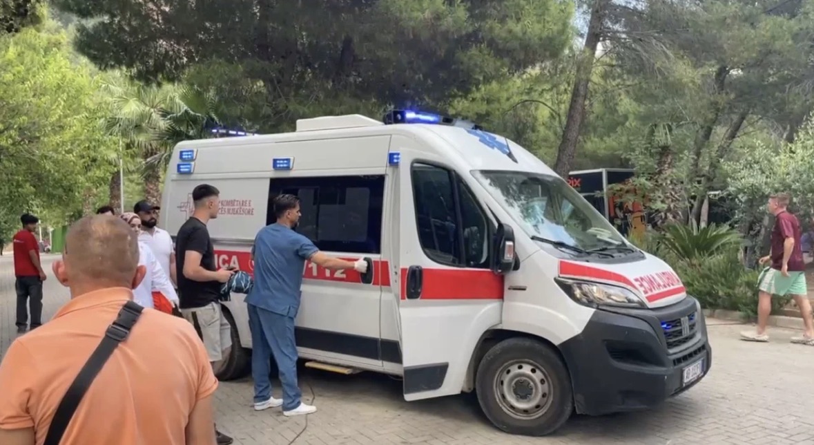 Tragjedia në Shëngjin/ Ndërrojnë jetë dy të rinj pasi u morën nga dallgët, dy në gjendje të rëndë
