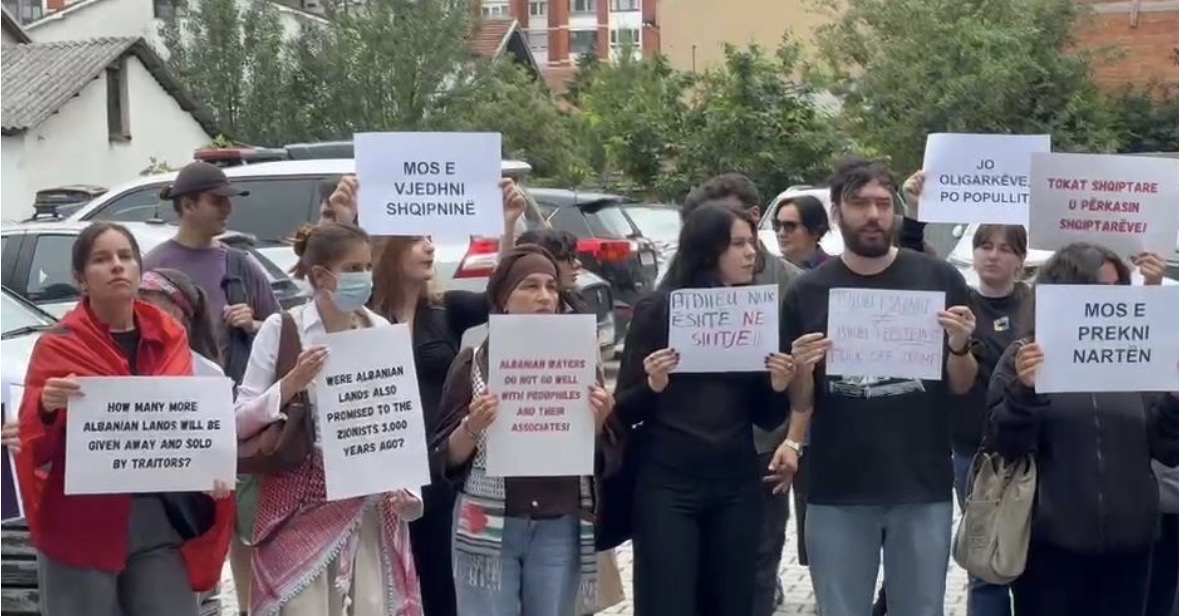 Prishtina solidarizohet me Tiranën, protestë kundër investimit në Zvërnec