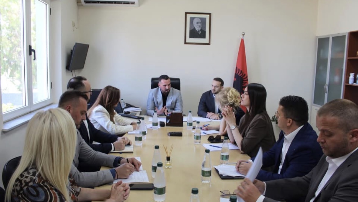 Komisioni Parlamentar monitoron respektimin e të drejtave të të burgosurve në IEVP Durrës