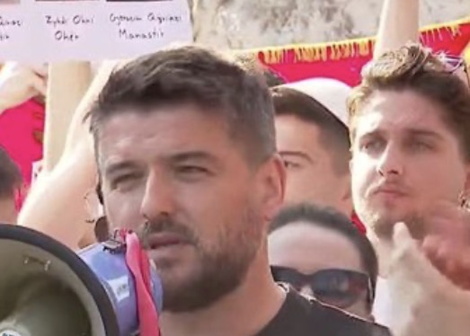 Shqiptarët i kërkojnë të jetë në krye të protestës, Marin Mema kthen këtë përgjigje 