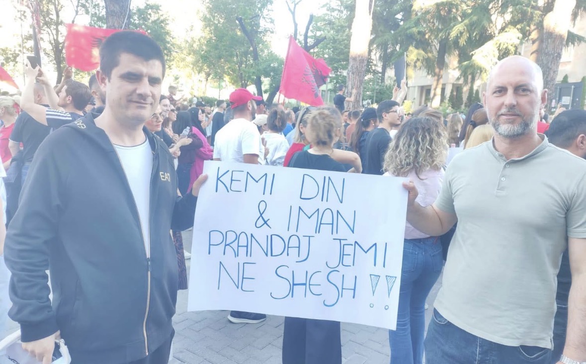 Edhe imami i Durrësit në protestë,  Qylafku: Kemi din &amp; iman
