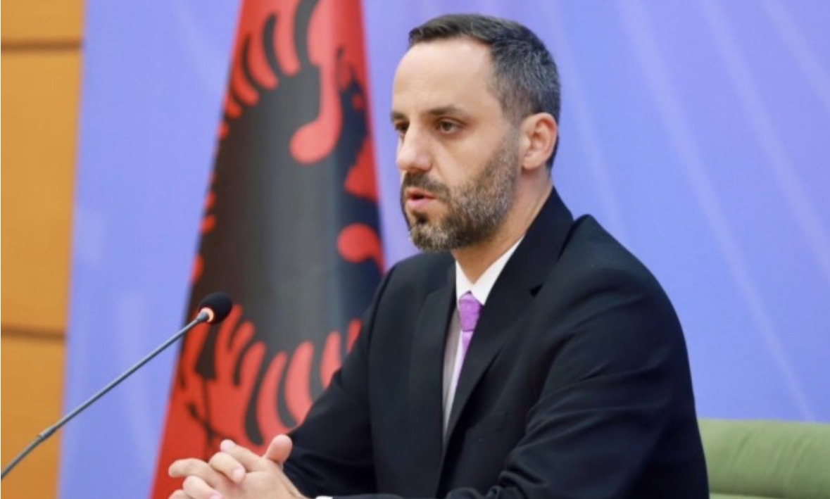 Mbi 7 mijë rrënjë kanabis të zbuluara në Velipojë, Lamallari: Lufta kundër narkotikëve, prioriteti ynë i pandryshueshëm