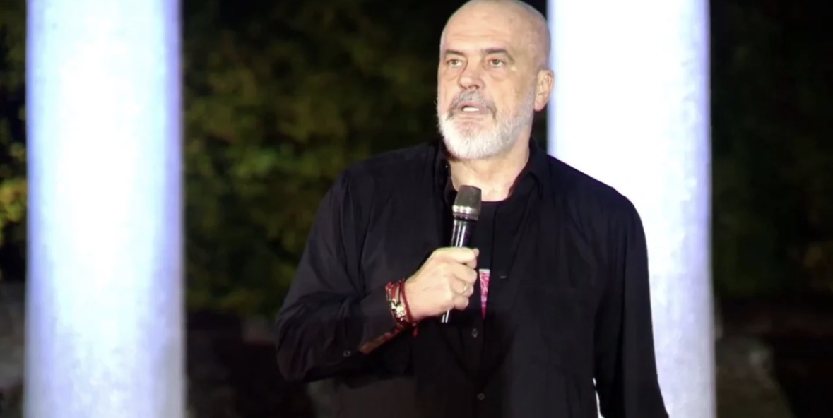 “Më thonë mua tradhtar”/ Rama i përgjigjet protestuesve nga Fieri: Nga pallati i presidentit në Serbi, jua thashë që Kosova është e pavarur