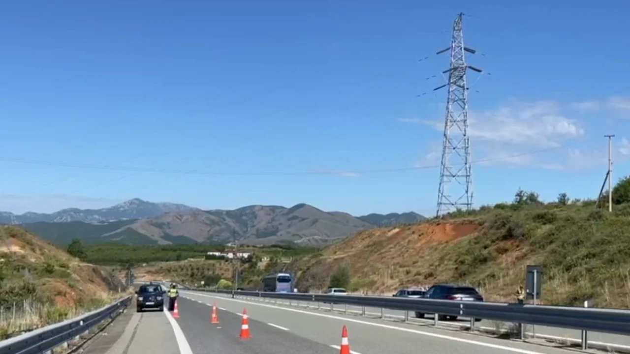 Zbriti nga autobusi dhe tentoi të kalonte autostradën, humb jetën gruaja nga Kosova