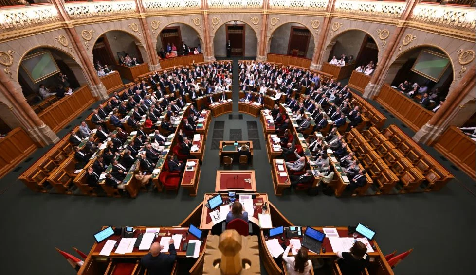 Parlamenti hungarez merr vendimin, asnjë kryeministër nuk do të qëndrojë në detyrë më shumë se 8 vjet