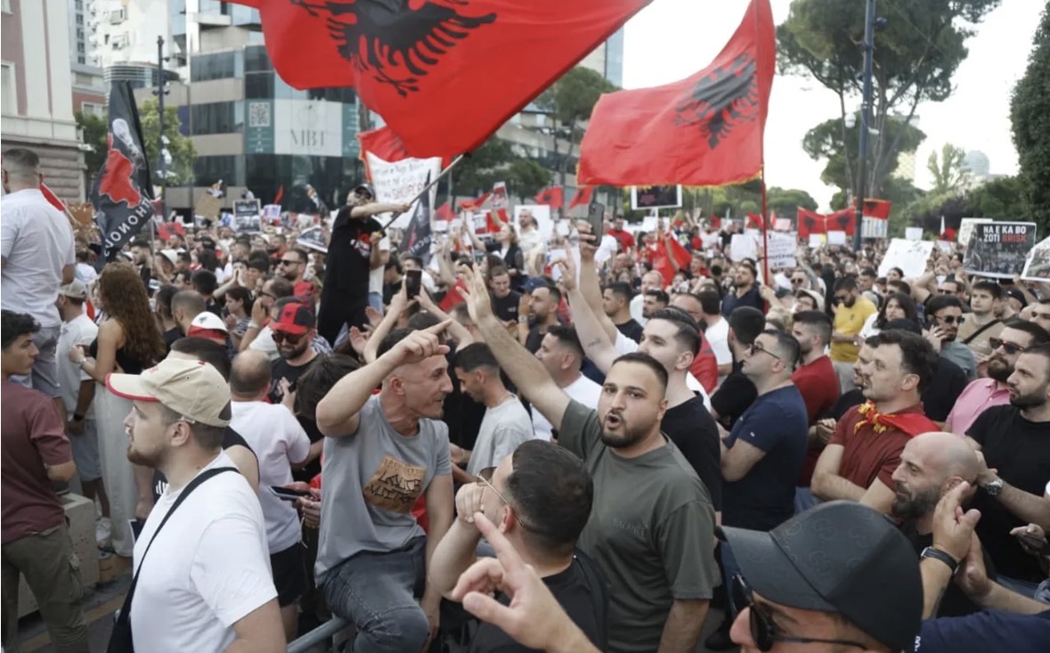 Sot dita e 12-të e protestës në Tirana, qytetarët sërish në bulevard
