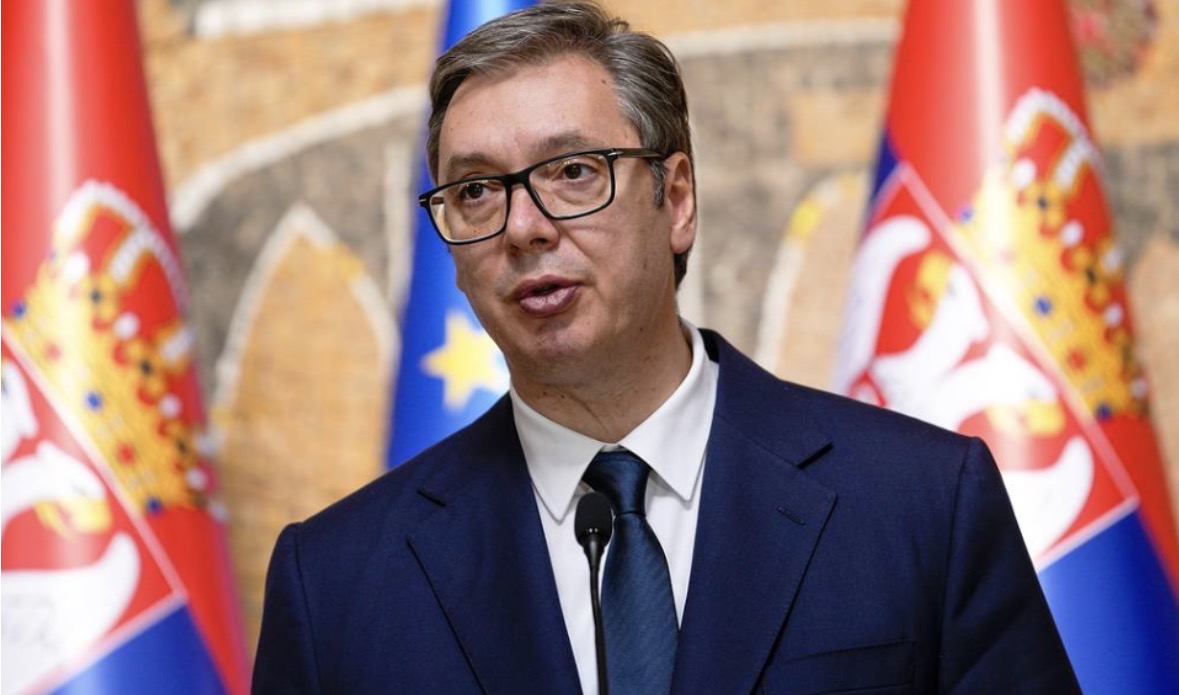 Lëvizje e papritur nga Beogradi, Vuçiç: Po mendoj të largohem nga posti i presidentit