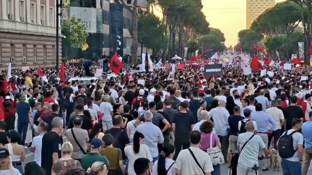 Dita e 13-të e protestës, aktivistët dhe qytetarët pritet të mblidhen para Kryeministrisë