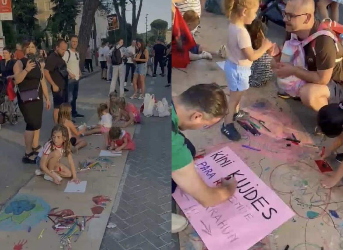 Dita e 16-të e protestës, fëmijët pikturojnë në këndin e tyre. Protestuesit u bashkohen për të shkruar pankartat