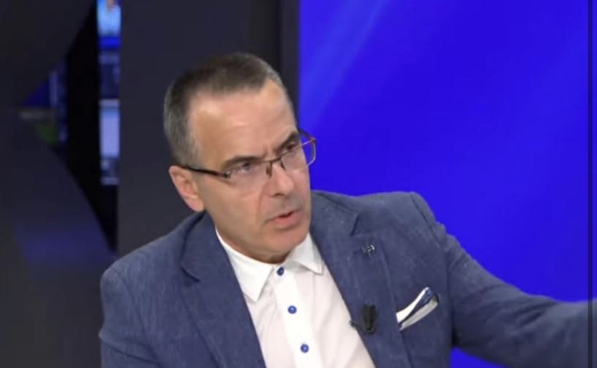 Paralajmërimi i analistit Hoxha: Mazhoranca të reflektojë, ndryshe protesta do ndizet