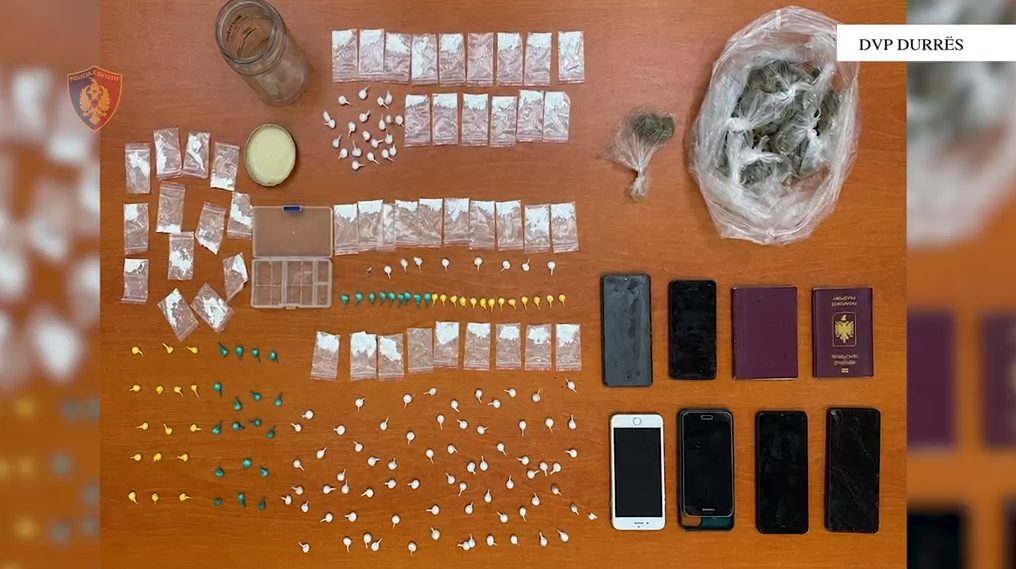 Dy operacione në Durrës, 3 të arrestuar/ Sekuestrohen kokainë, kanabis, diamante dhe para (VIDEO)