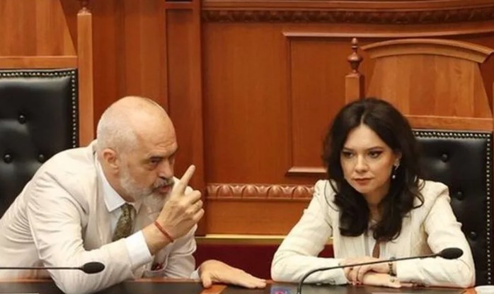 “Kaq shumë gurë hodhën përmbi mua, s’më frigojnë…”, Spiropali ironizon Ramën: Algoritmet, konspiracionet haluçinante… gjuha e shthurur