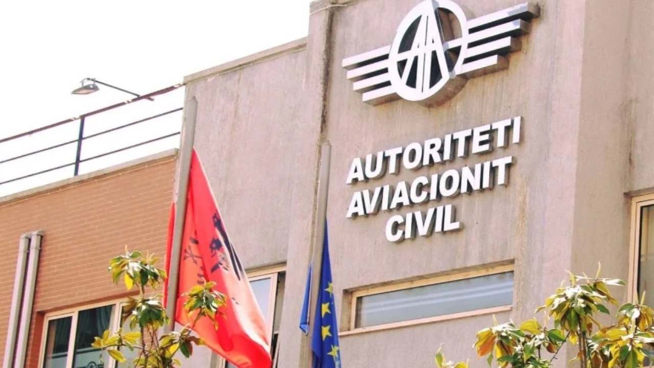 Festimet për Pavarësinë e SHBA-së, Aviacioni Civil ndalon për 3 orë ngritjen e dronëve afër Pallatit të Kongreseve
