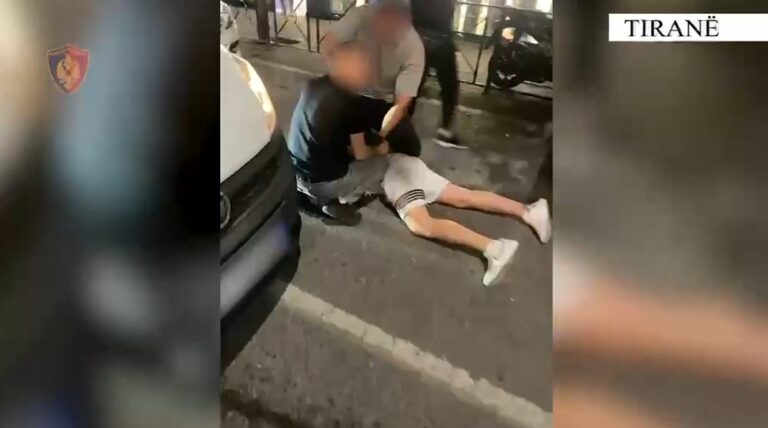 EMRAT/ “Furnizonin” me drogë Tiranën e Re dhe zona të tjera, arrestohen dy trafikantët. Iu sekuestrohen 1 kg heroinë