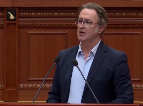 “Misioni i qeverisë, ndarja e Shqipërisë”/ Deputeti i PD, Tomor Alizoti thirrje qytetarëve: Protestoni. Autokratët kanë frikë!