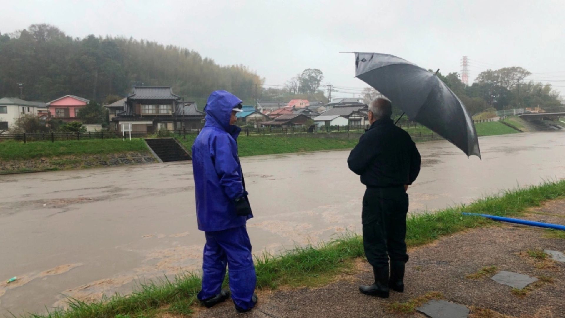 Autoritetet japoneze ngrenë alarmin për përmbytje në Nagasaki, bëjnë thirrje për evakuimin e 380 mijë banorëve