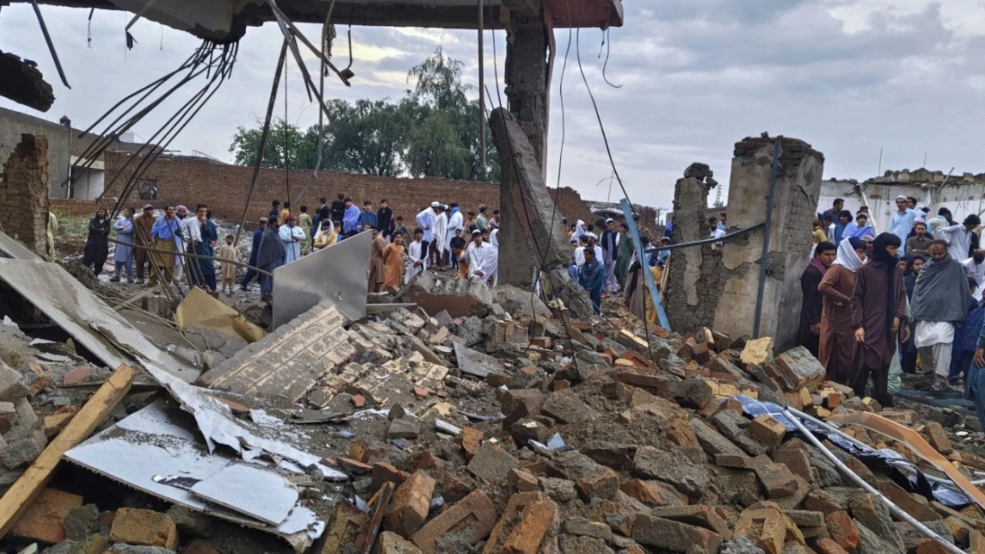 Pakistani kryen sulme ajrore në Afganistan, 13 viktima dhe 14 të plagosur, mes tyre 11 fëmijë