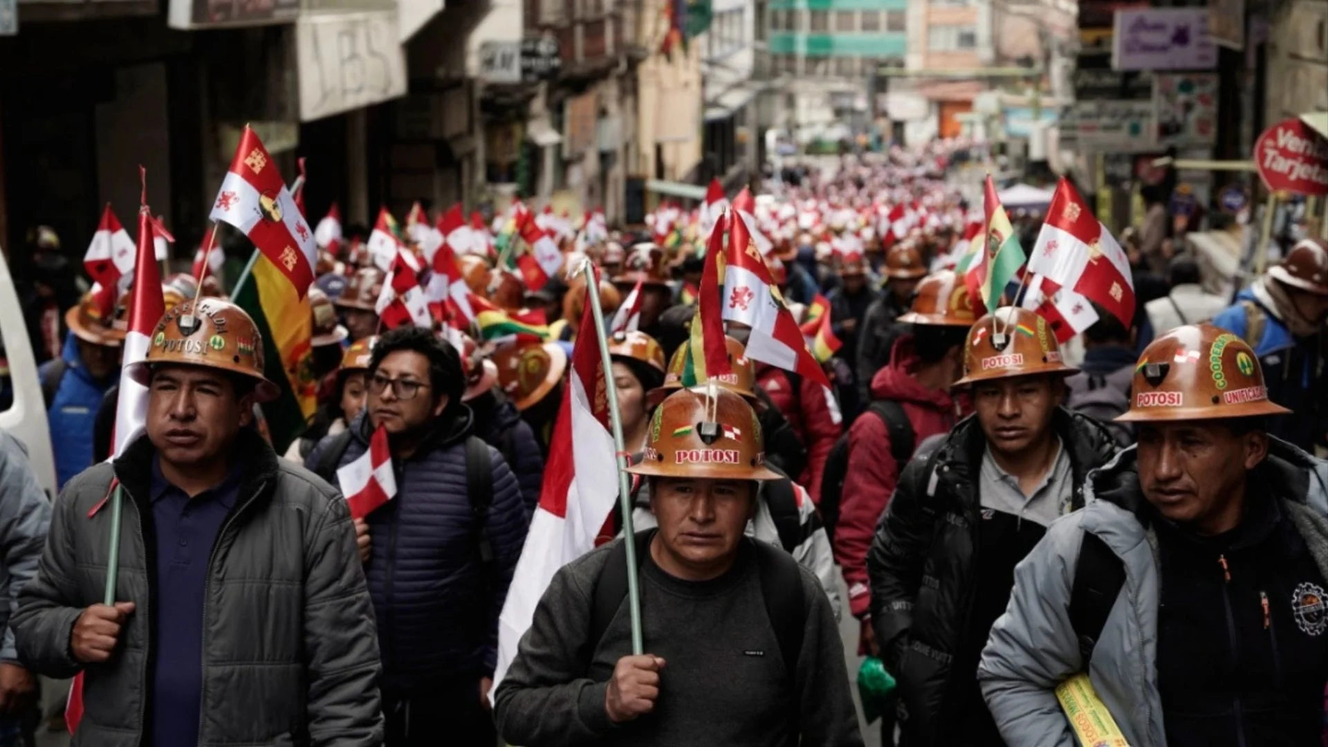 Pas shtatë javësh ‘paralizë’ në të gjithë vendin, marrin fund bllokadat e protestat në Bolivi