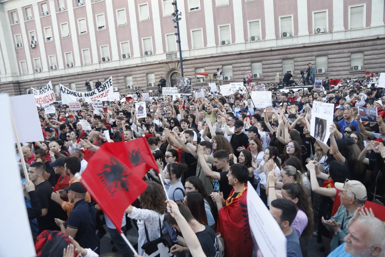 AGSH reagon pas incidenteve në protestën kundër projektit për Zvërnecin: Gazetarët nuk janë palë në protestë
