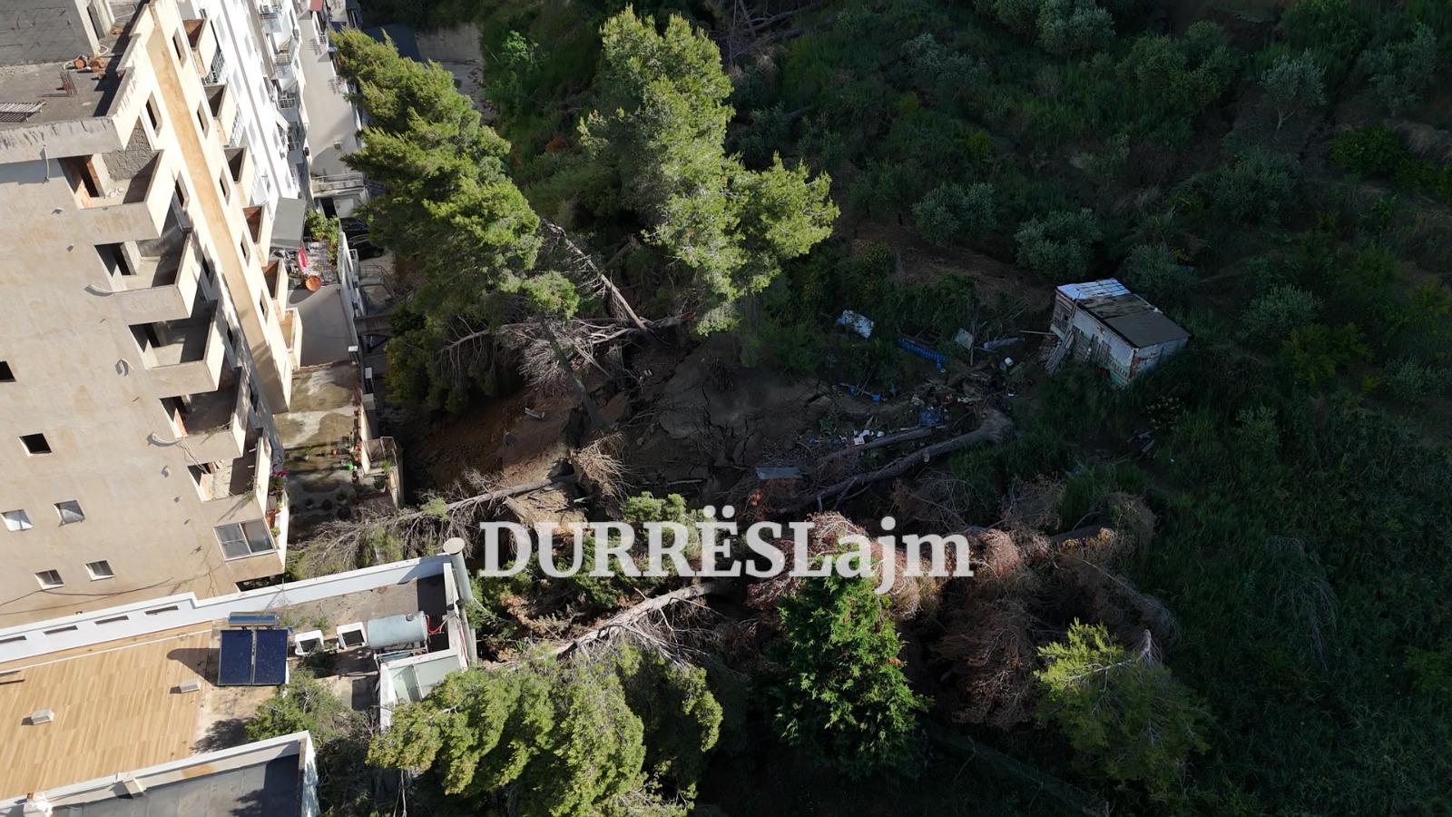 Pamje me dron, shihni si ka rrëshqitur kodra në Currila