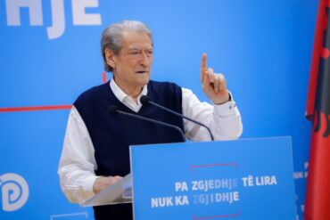 “Si u pastruan paratë”/ Denoncimi i Berishës: Grupi që trafikoi 50 ton kokainë bleu mbi 15 mijë metër katrorë tokë në Jalë