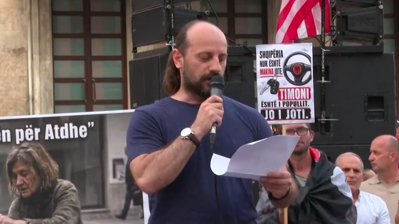 Paraqiti publikisht 5 kërkesa të protestuesve, kush është Dritan Goxhaj, nga lufta e UÇK-së te kërkesa për ekstradim në Hagë