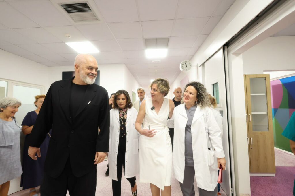 Inaugurohet materniteti “Mbretëresha Geraldinë”, Rama premton rritje pagash