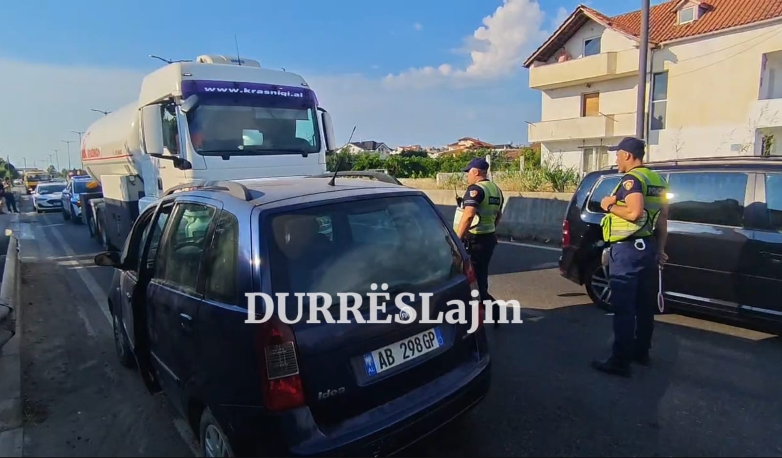 Një aksident që mund të përfundonte në tragjedi, lë një të plagosur në Durrës (Video)