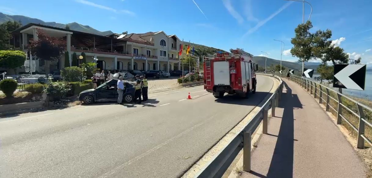 Makinat përplasen me njëra-tjetrën! Dy persona të plagosur nisen drejt spitalit