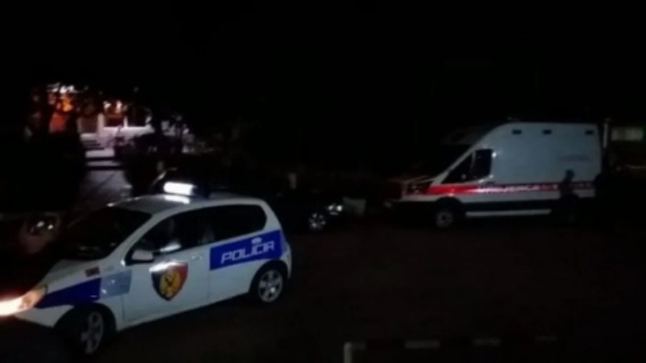 Bie nga ballkoni një grua në Vlorë, në gjendje të rëndë në spital