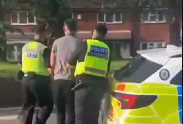 La vetëm në shtëpi fëmijët për të takuar 14-vjeçaren që fliste në rrjetet sociale, arrestohet 32-vjeçari shqiptar në Britani (VIDEO)