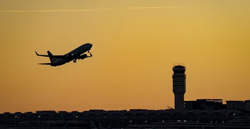 Bluetooth-i me emrin “Bomb” shkakton alarm mes pasagjerëve, avioni rikthehet në aeroport për arsye sigurie