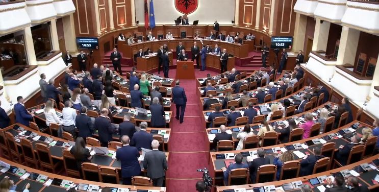 “Është protesta më madhështore”- Berisha në Kuvend: Nuk e mposhtni dot atë lëvizje me kërcënime