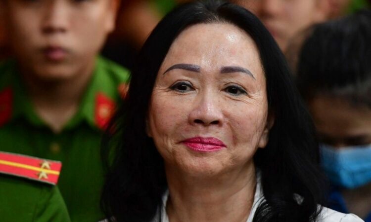 Skandali më i madh bankar në Vietnam! Miliarderja shet çantat dhe makinat luksoze nga burgu për të shlyer gjobën e majme
