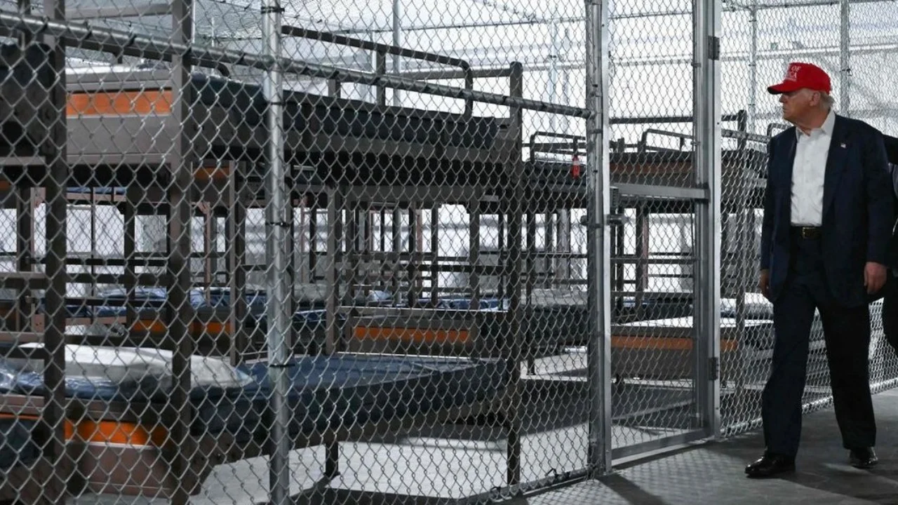 U kritikua për kushte çnjerëzore, mbyllet burgu famëkeq “Alligator Alcatraz”, qendra e deportimit funksionoi vetëm një vit