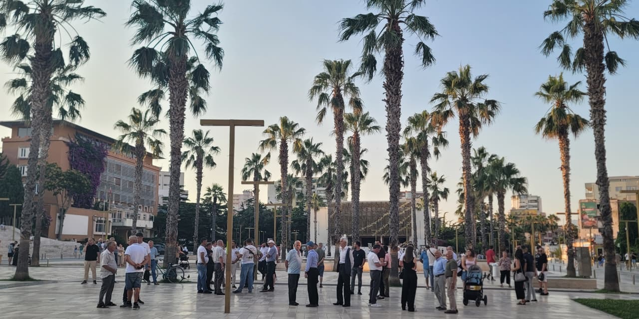 Nis në Durrës protesta kundër parkimit me pagesë