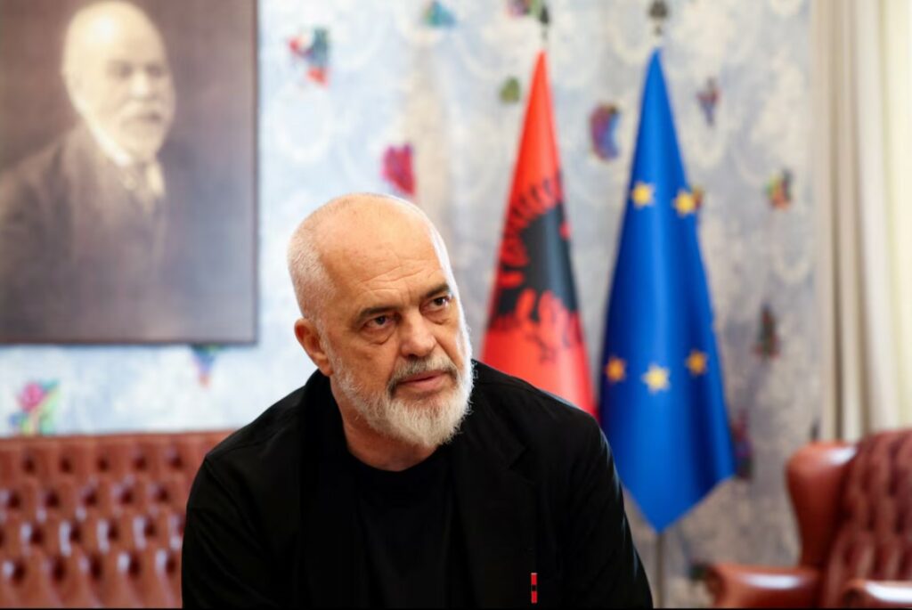 “Protestuesit do të fitojnë bashkë me Shqipërinë”/ Një muaj tubim në kryeqytet, Rama: Shëmbëlltyra e zezë që i keqpërdor qytetarët do të thërmohet në çika…