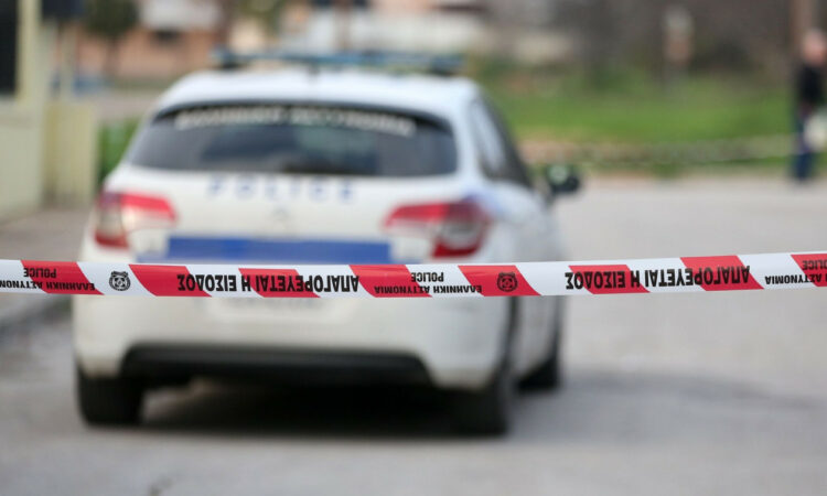 E rëndë në Greqi! Katër burra rrahin 30-vjeçaren, viktima kërkoi ndihmë duke…