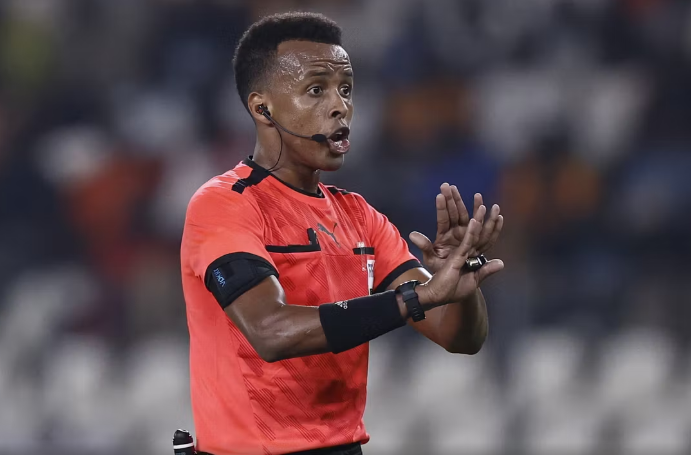 FIFA do t’i paguajë kompensim të plotë arbitrit somalez që nuk u lejua të gjykojë në Botëror