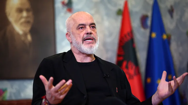“Vendi i flamingove apo i shqiponjave?” Rama publikon shkrimin: Protestat nevojë për vëmendje dhe dëshirë për t’u takuar me njëri-tjetrin
