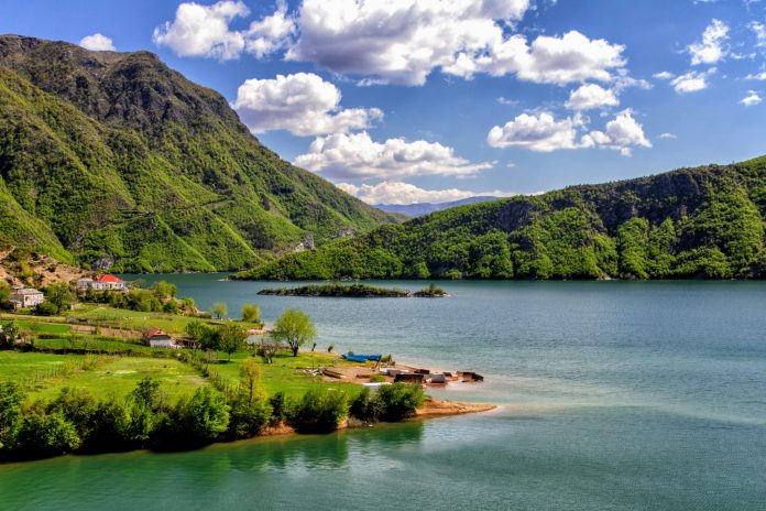 Media amerikane “Quartz”: Shqipëria, destinacioni evropian ku cilësia tejkalon çmimin