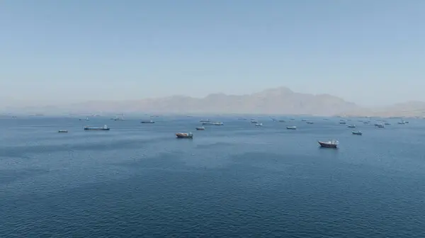 Pse Egjipti mund të tarifojë anijet në Suez, por Irani jo në Hormuz?