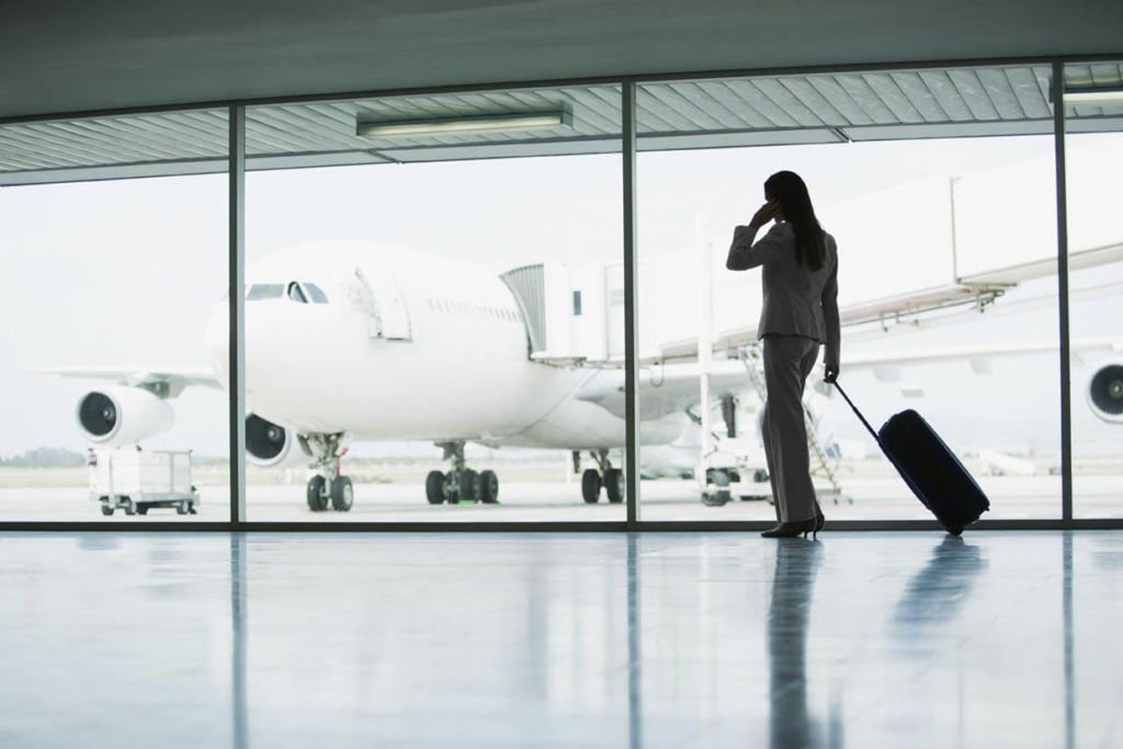 Radhë të gjata në aeroporte, BE njofton lehtësime në kufij pas problemeve me sistemin e ri të hyrje-daljeve