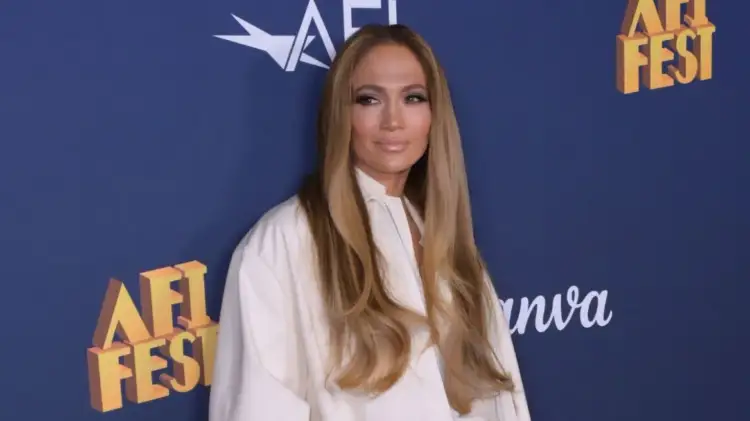 Jennifer Lopez pranon: Duhej ta përqafoja beqarinë shumë më herët