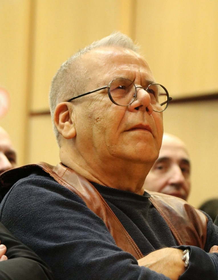 Kim Mehmeti: Protestues vërshoni në Bulevard, Piktori duhet të kuptojë se Shqipëria është e shqiptarëve dhe jo vetëm e votuesve e hajdutëve të tij